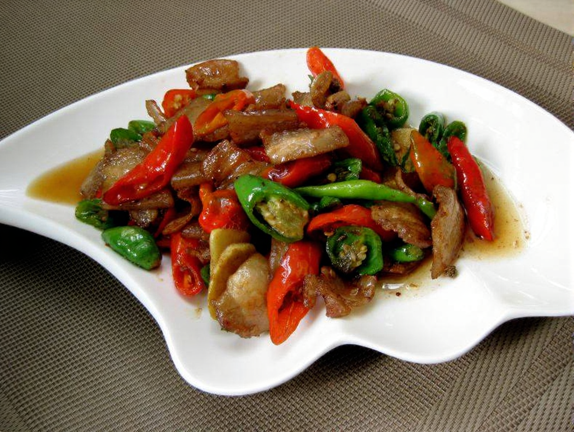 Farmhouse-style stir-fried pork(农家小炒肉)